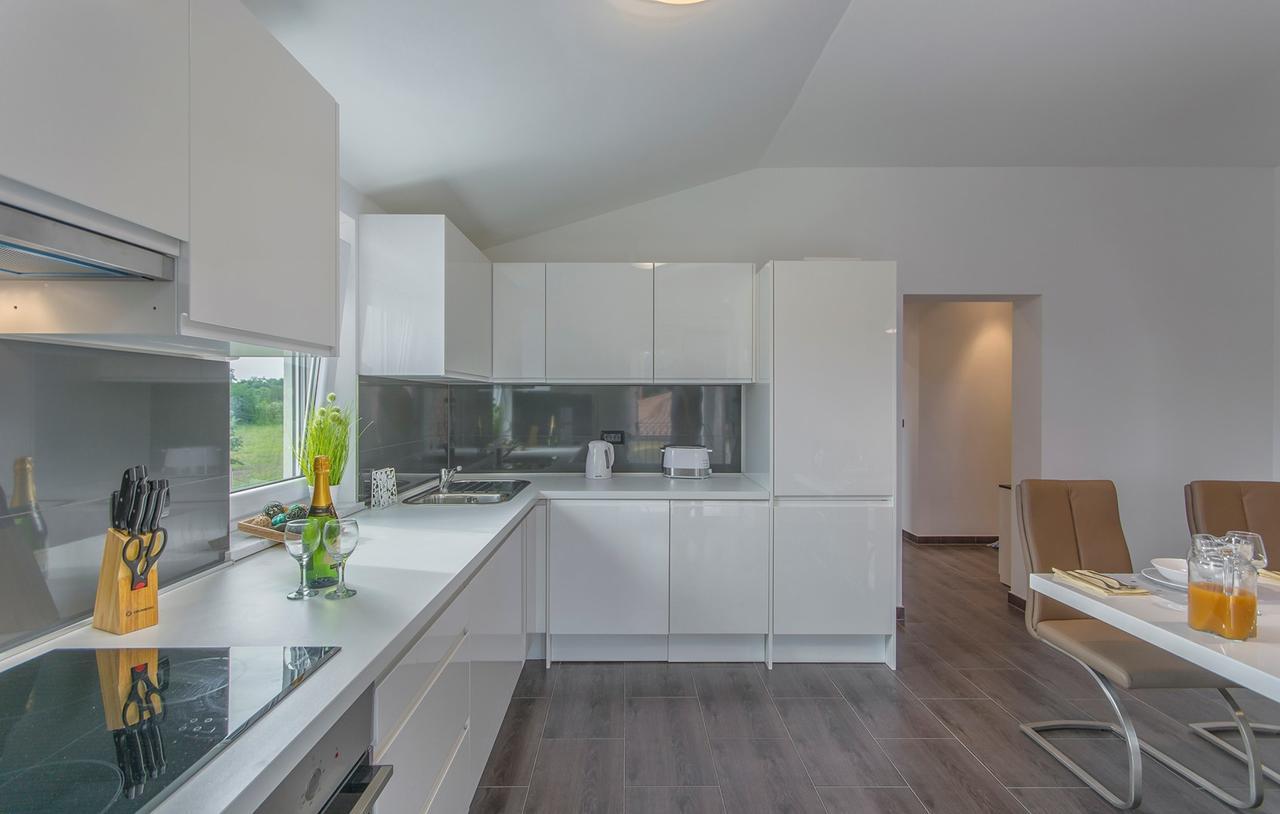 Silver Holiday House Vrvari Luaran gambar
