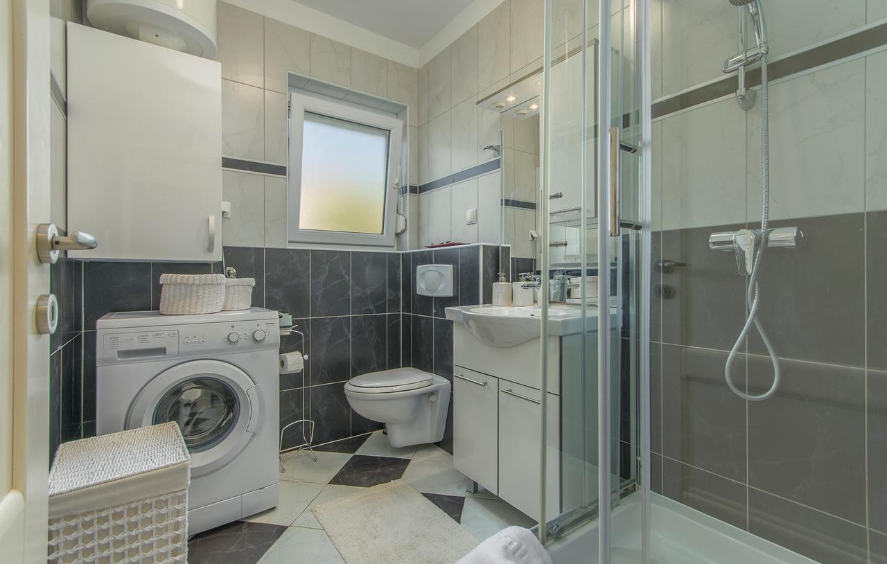 Silver Holiday House Vrvari Luaran gambar
