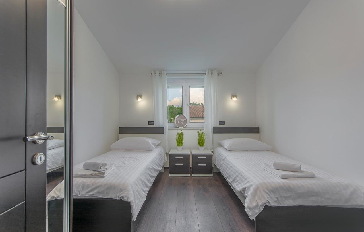 Silver Holiday House Vrvari Luaran gambar