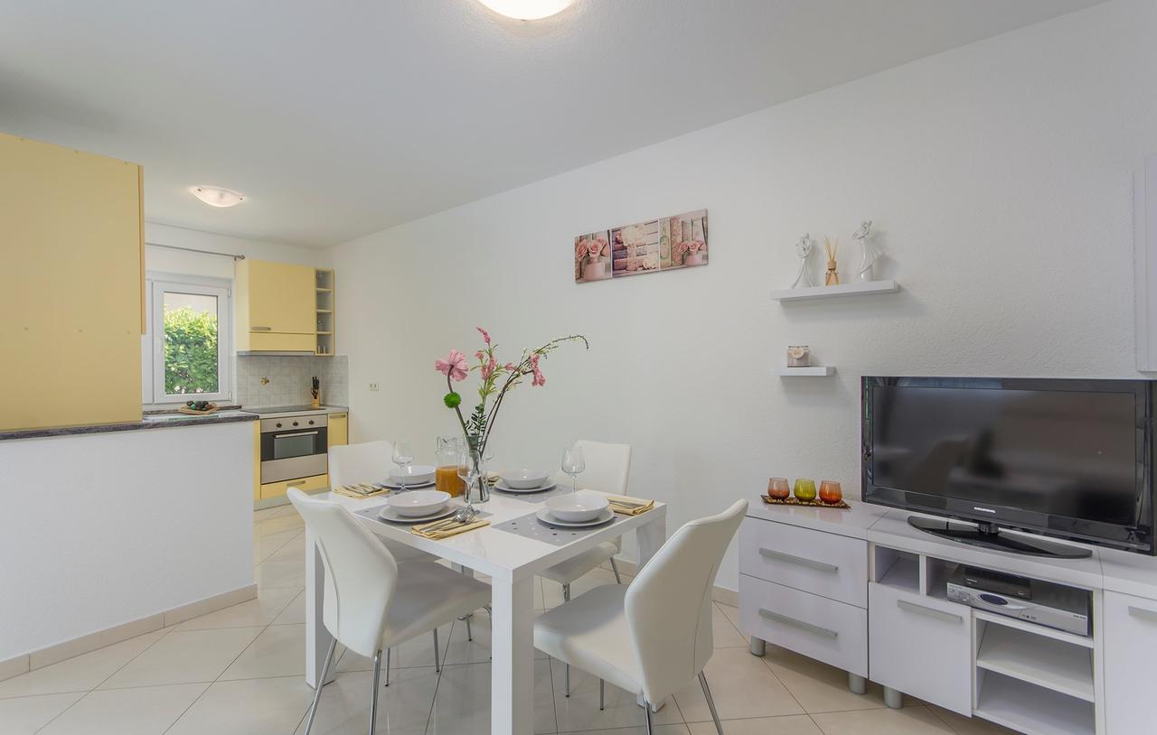 Silver Holiday House Vrvari Luaran gambar