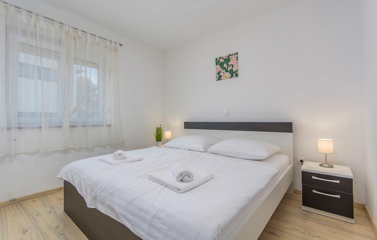 Silver Holiday House Vrvari Luaran gambar