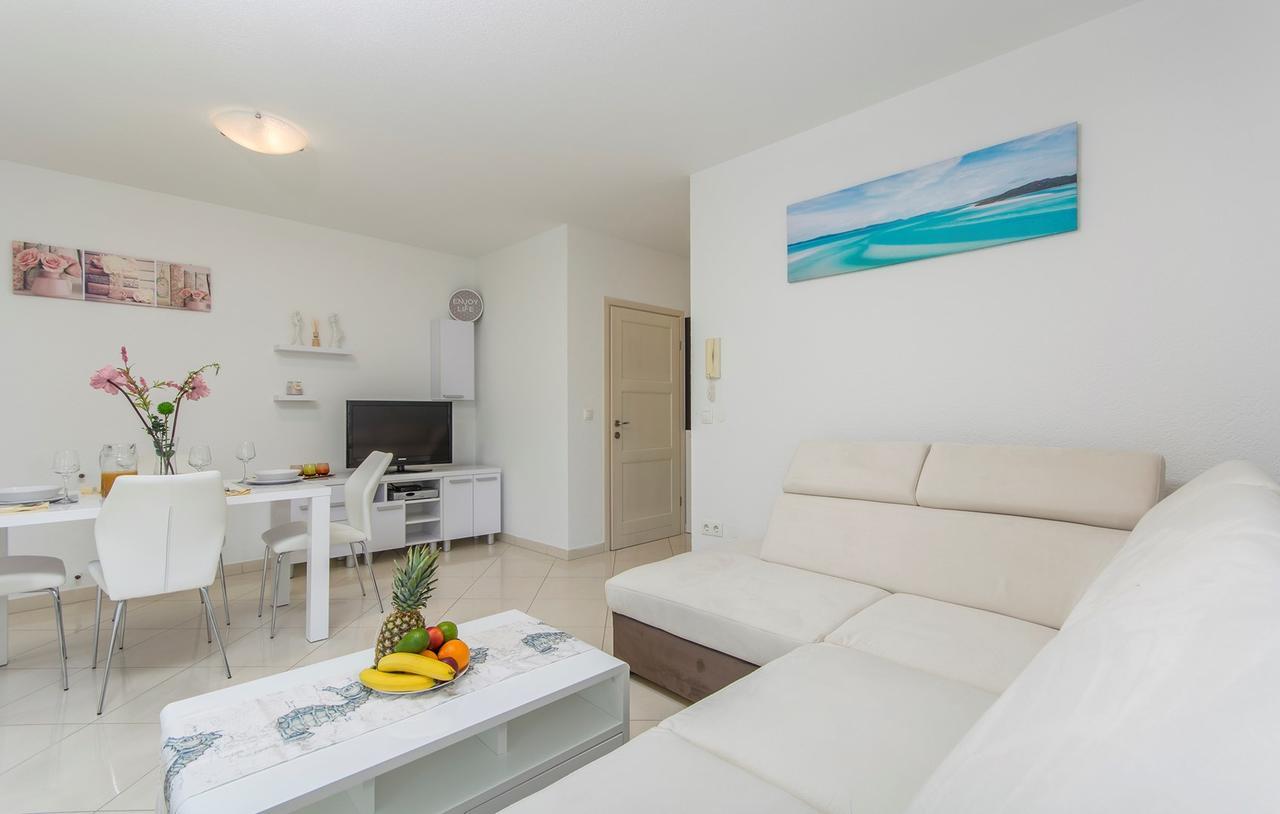 Silver Holiday House Vrvari Luaran gambar