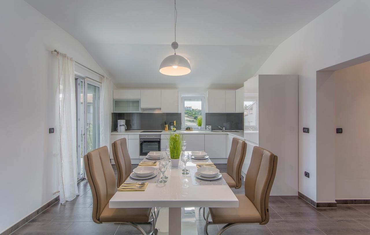 Silver Holiday House Vrvari Luaran gambar