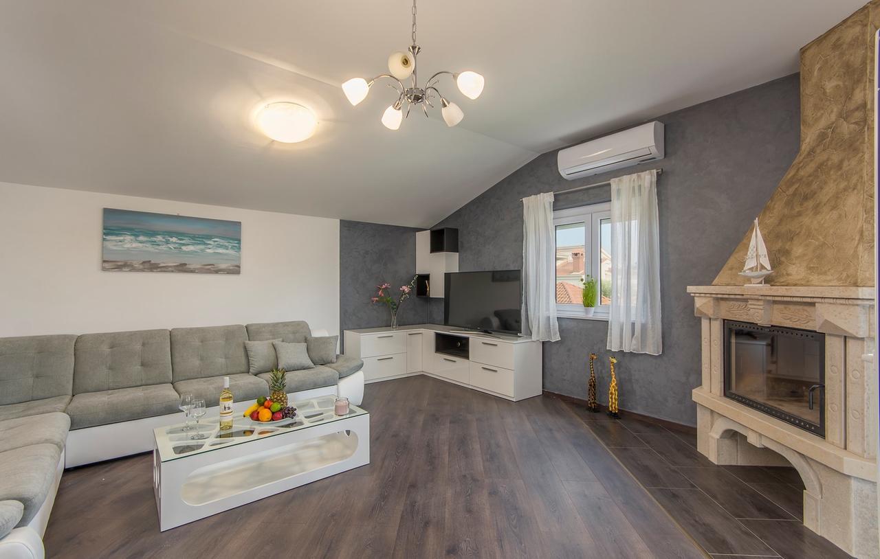 Silver Holiday House Vrvari Luaran gambar