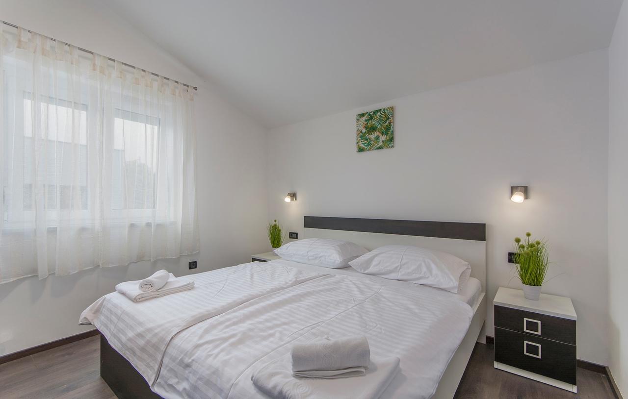 Silver Holiday House Vrvari Luaran gambar