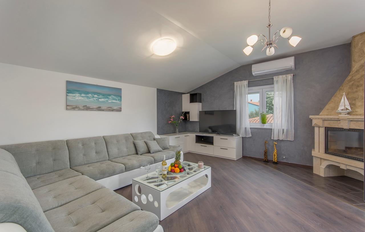 Silver Holiday House Vrvari Luaran gambar
