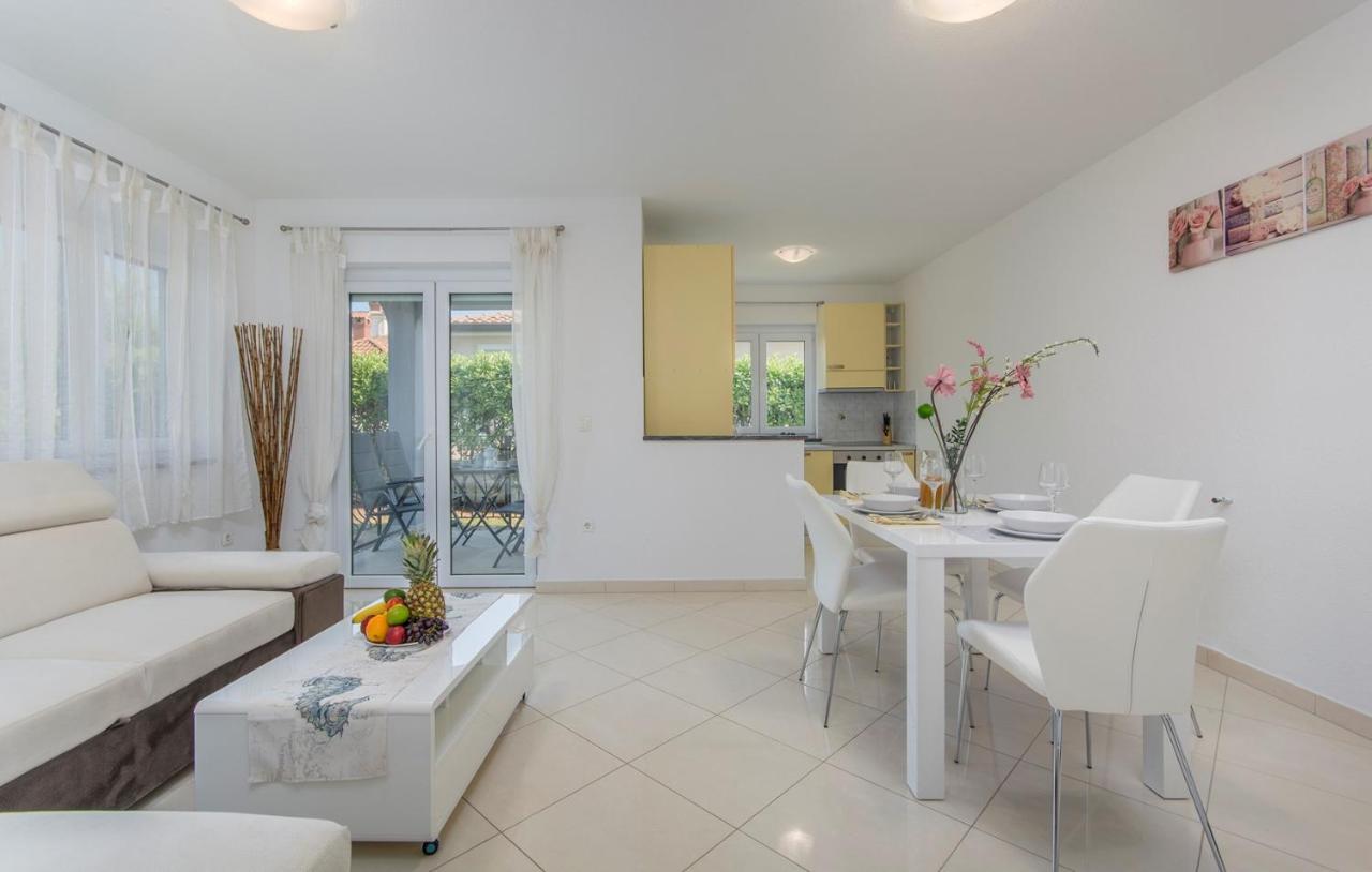 Silver Holiday House Vrvari Luaran gambar