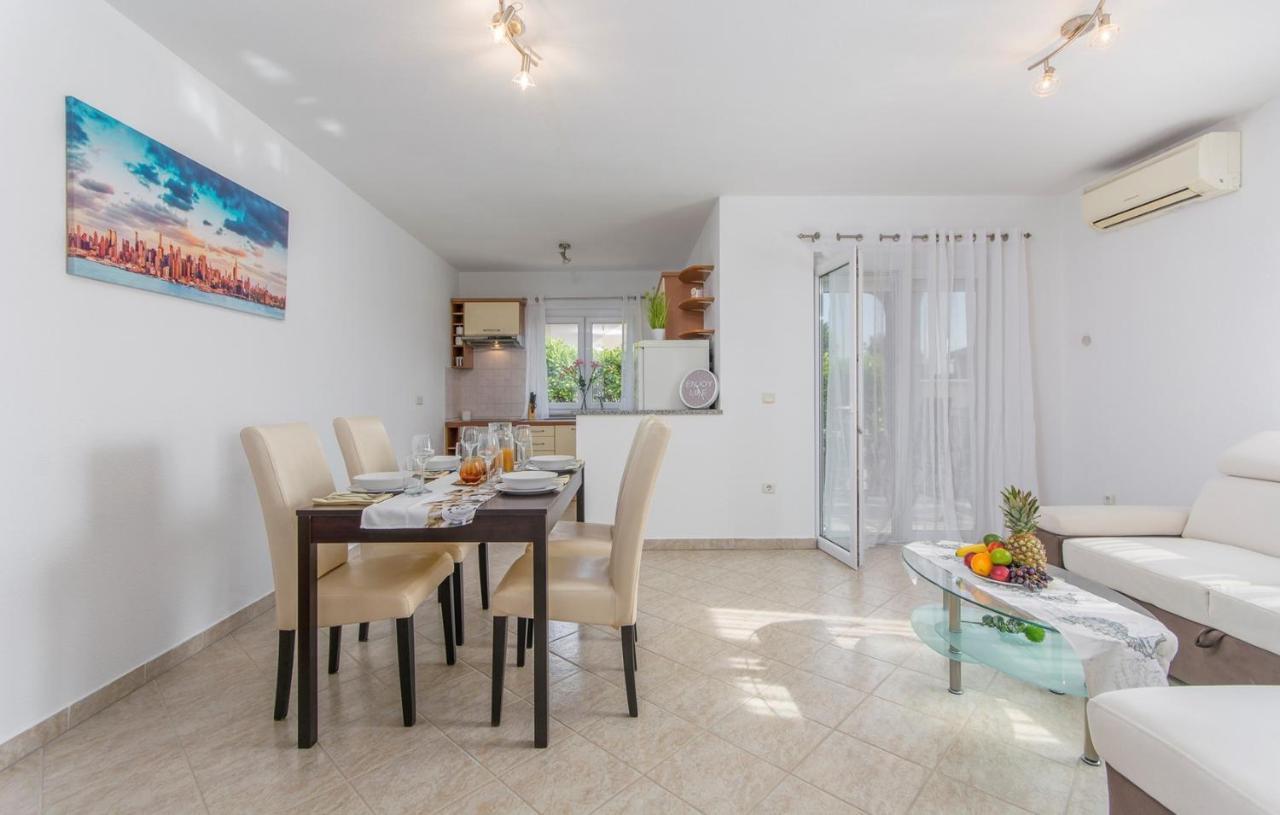 Silver Holiday House Vrvari Luaran gambar