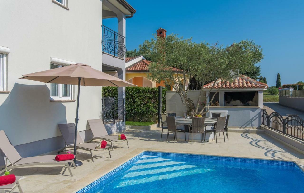 Silver Holiday House Vrvari Luaran gambar