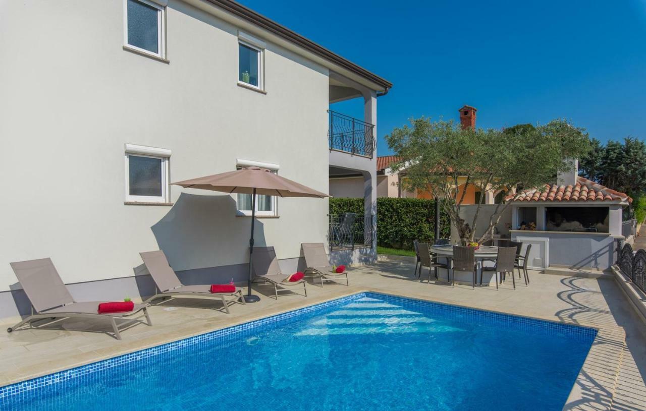Silver Holiday House Vrvari Luaran gambar