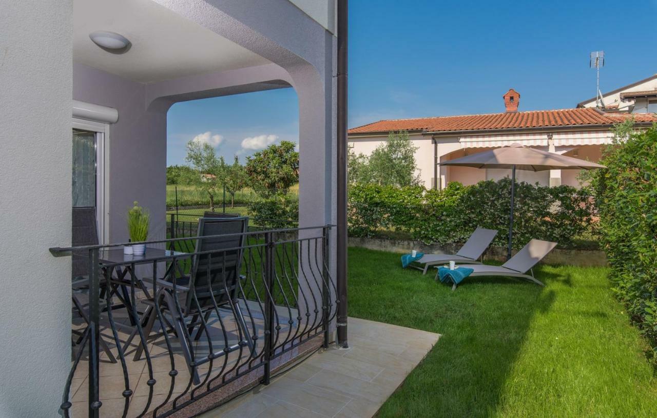 Silver Holiday House Vrvari Luaran gambar