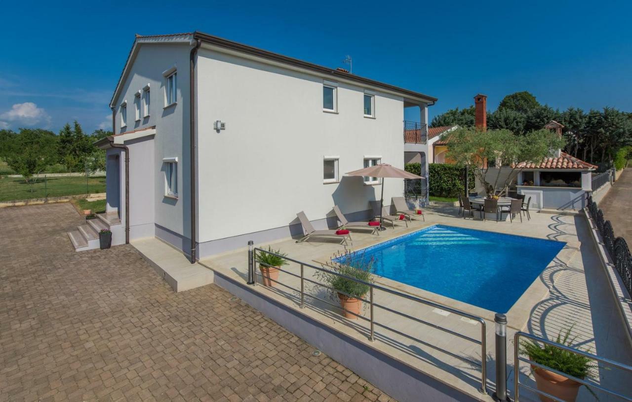 Silver Holiday House Vrvari Luaran gambar